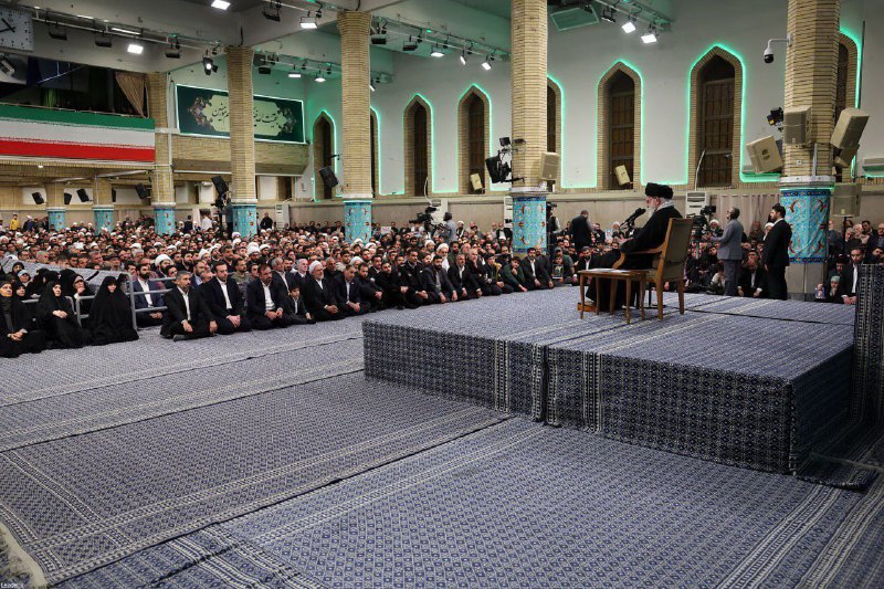 🇮🇷ÍránÁjatolláh Chameneívystoupil na veřejnost a nazval Trumpa zločincemÁjatolláh pro...