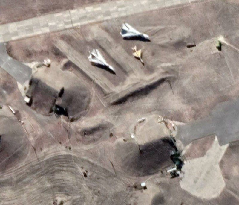 Iránske kanály Telegram zverejňujú satelitné snímky leteckej základne Kurdamir v Azerbajdžan...