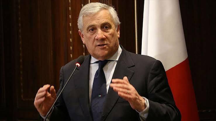 Italský ministr zahraničí Antonio Tajani na Macrona odpověděl: „Domnívám se, že NATO by ne...