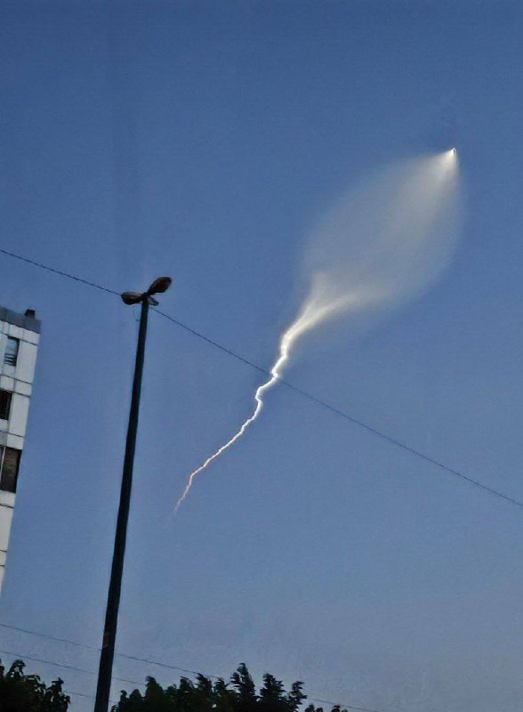 Izrael sestřelil nejnovější íránskou balistickou raketuRaketu nad Irákem zachytil systém pro...
