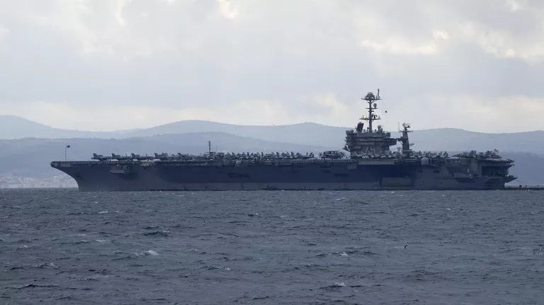 Jemenské jednotky Houthi tvrdí, že zaútočily na letadlovou loď a válečné lodě USS Harry Tr...