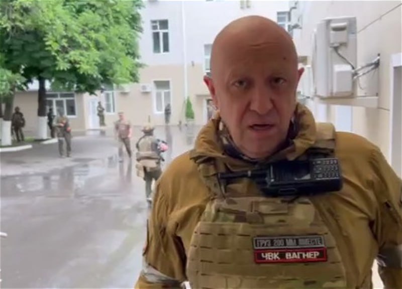 ❗️Jevgenij Prigožin: Otáčíme naše kolony a odjíždíme opačným směrem do polních tábo...