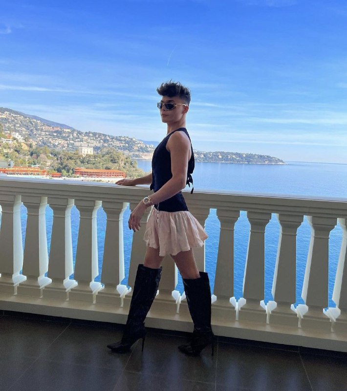 🏳️&zwj;🌈Jmenuji se Vivis a je mi 19let, jsem model z Francie.Zdroj: Instagram