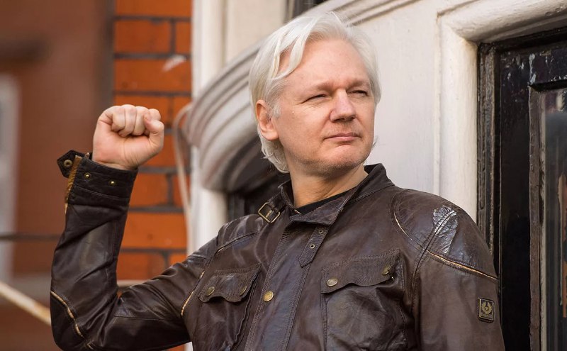 .Julian Assange se údajně chystá přiznat vinu v rámci dohody o vině a trestu s Ministerstvem s...