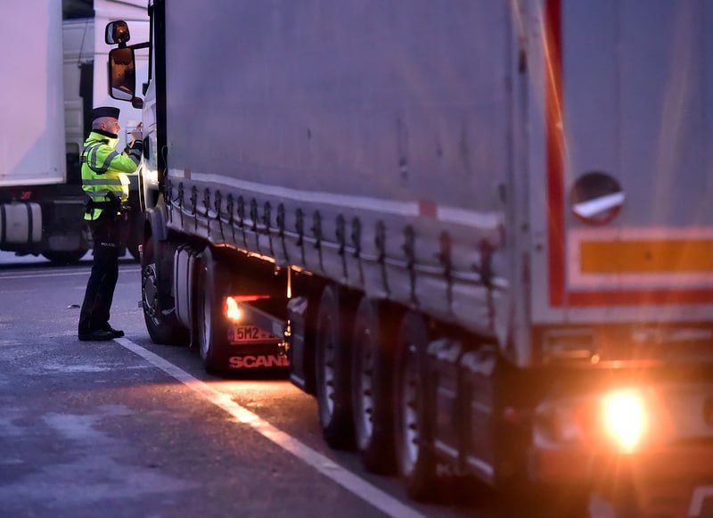 🇨🇿Každý třetí náklaďák v Česku jezdí přetížený. Pak mají ty silnice k něčemu v...