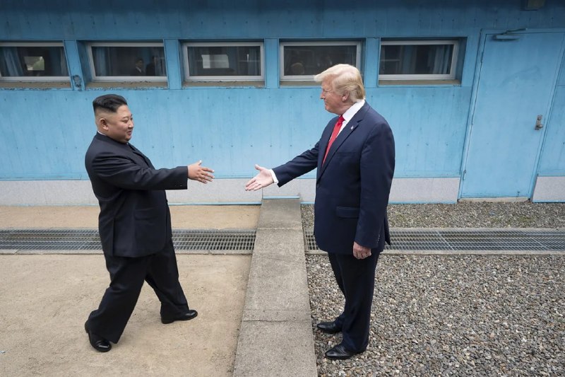 🇺🇸🇰🇵 Když má člověk 112 jaderných raket, je důležité s ním vycházet.Donald Tru...