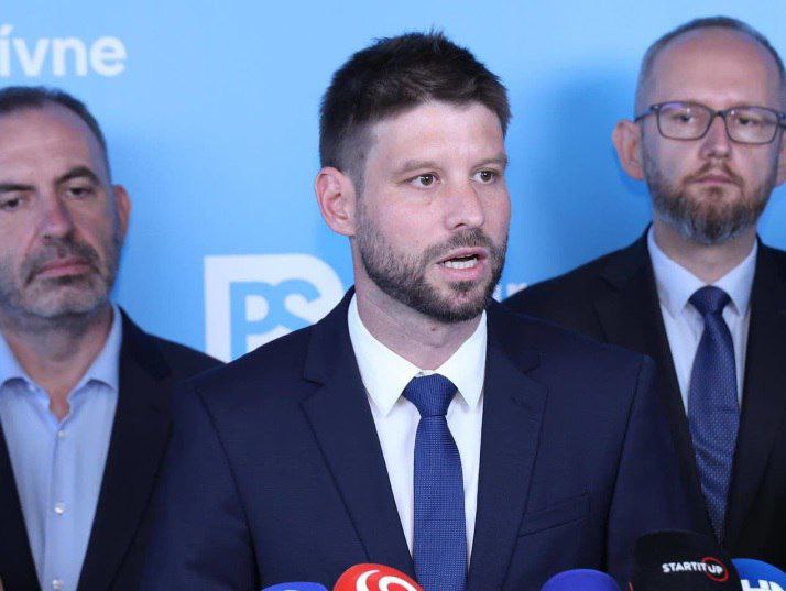 Konec Michala Šimečky ve funkci místopředsedy Národní rady SR se přiblížil o jeden krok. Po...