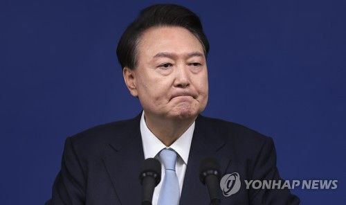 🇰🇷 KONEČNĚ! Státní zastupitelství zatklo prezidenta Yoon Suk-yeola na základě obvin...