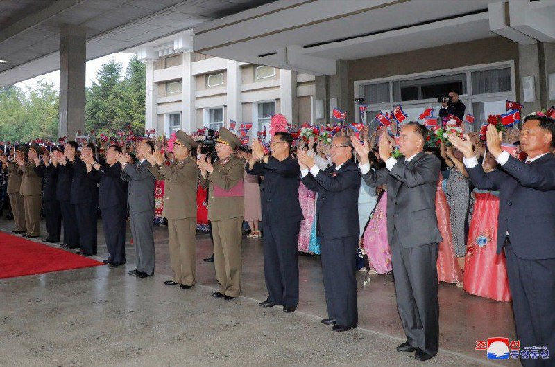 🇰🇵🇷🇺Korejská centrální zpravodajská agentura zveřejnila fotografie, jak byl Kim Čo...