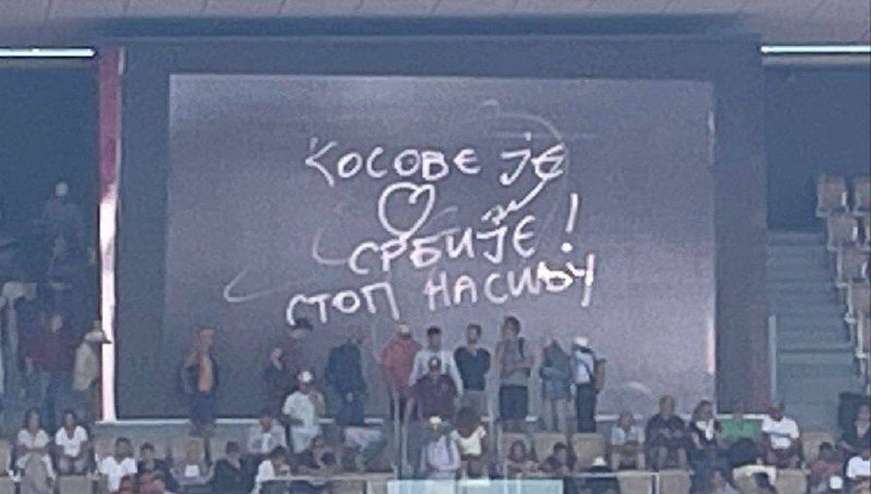 „Kosovo je srdcem Srbska! Zastavte násilí" Srbský tenista Novak Djokovič nechal na ka...