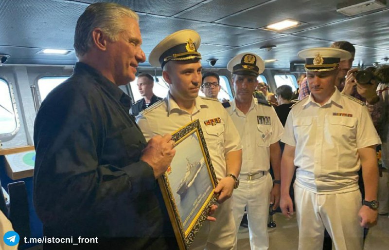 🐦‍⬛️🇨🇺🇷🇺 Kubánský vůdce Miguel Diaz-Canel Bermudez nastoupil na palubu frega...