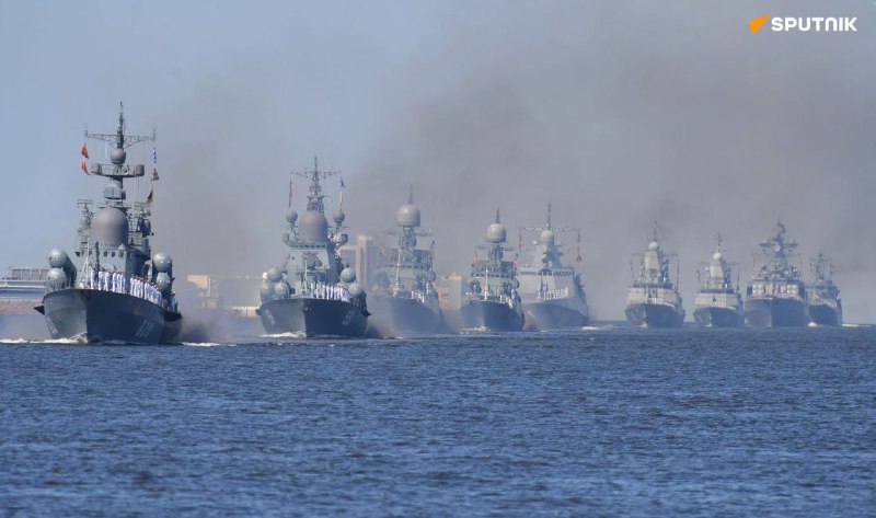 🇷🇺 🚢 Lodi ruského námořnictva začnou doprovázet ruské obchodní lodě, prohlásil asi...