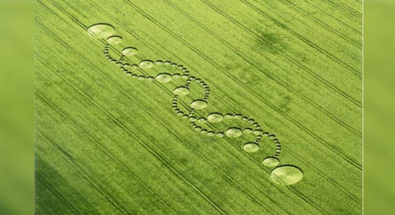 Lunární #DNATento majestátní projekt o délce přes 210 metrů se objevil ve městě Alton Barne...