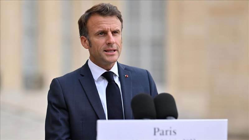 🇫🇷❗️🇺🇸 Macron naléhá na francouzské společnosti, aby po Trumpových clech pozast...