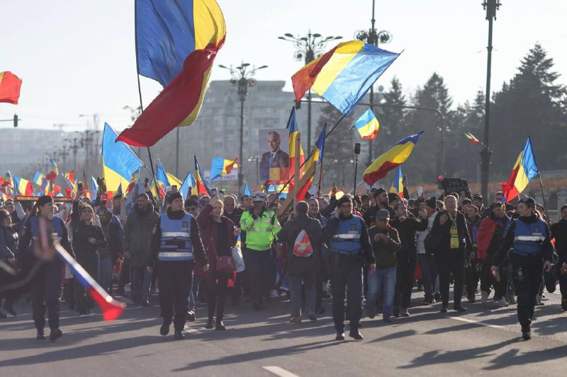 ⚡️🇷🇴❗️🏁 Masové protesty v Rumunsku okupovaném NATO, vyzývající k novým prezid...