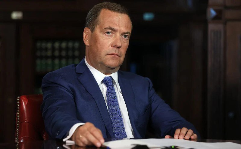 Medveděv považuje prohlášení o možné územní výměně mezi Ruskem a Ukrajinou za nesmyslMí...
