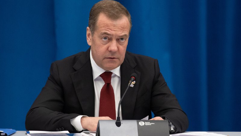 🇺🇸🇺🇦🇷🇺 Medveděv vyzývá Trumpa: Není čas potrestat ty skutečné, kteří si o...
