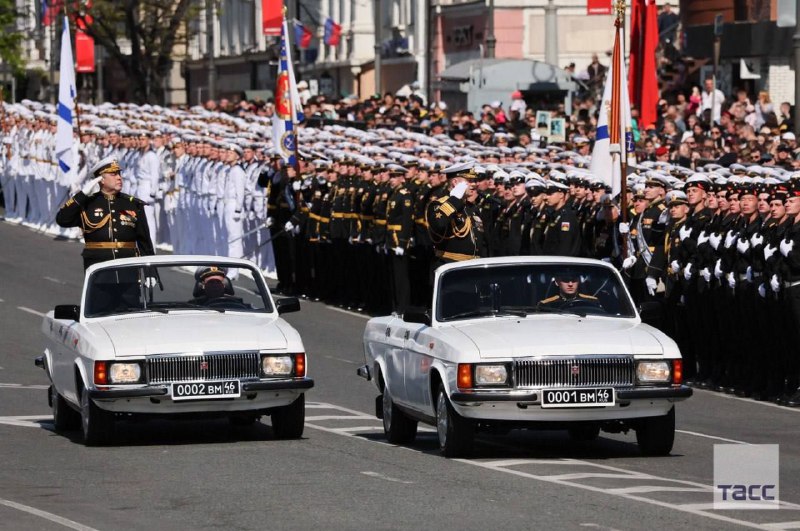 Města na Sibiři a ruském Dálném východě pořádají oslavy Dne vítězství.Vojenské přehl?...