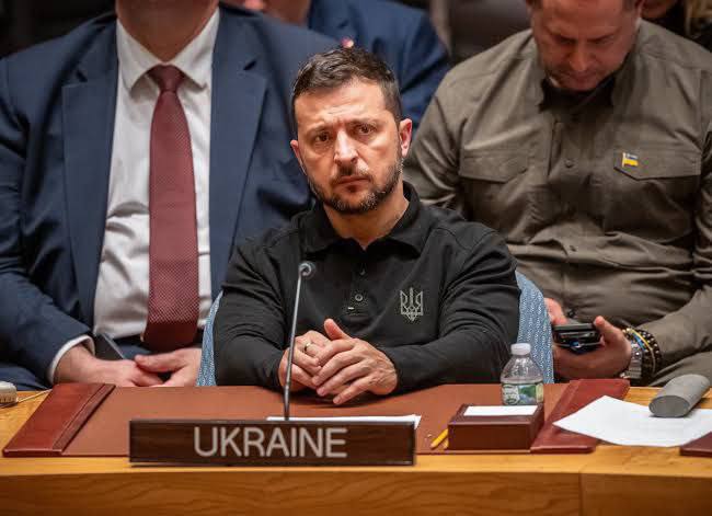 🇺🇦 Mezitím Zelenskij podepsal zákony, které prodlužují výjimečný stav a všeobecnou mo...