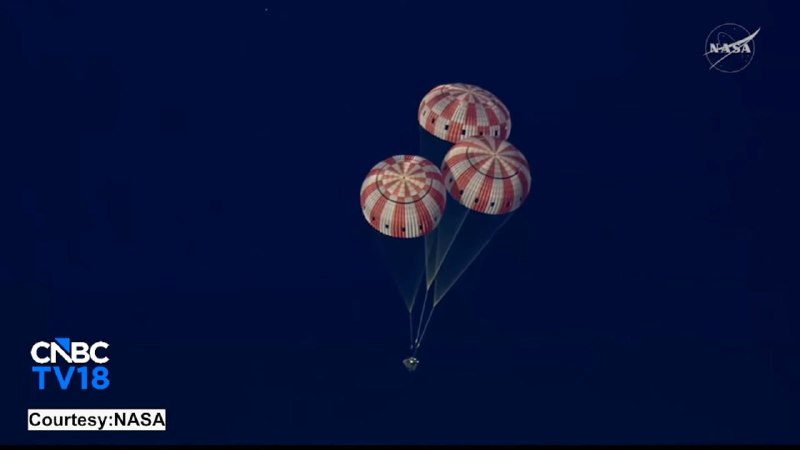 Mise „Artemida-2“ je ukončena. Loď „Orion“ se vrátila na Zemi.Loď „Orion“, poslední... Mise „Artemida-2“ je ukončena. Loď „Orion“ se vrátila na Zemi.Loď „Orion“, poslední...