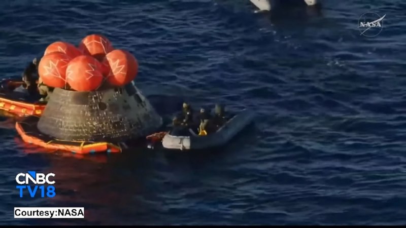 Mise „Artemida-2“ je ukončena. Loď „Orion“ se vrátila na Zemi.Loď „Orion“, poslední... Mise „Artemida-2“ je ukončena. Loď „Orion“ se vrátila na Zemi.Loď „Orion“, poslední...