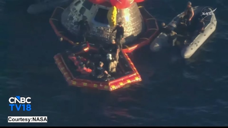 Mise „Artemida-2“ je ukončena. Loď „Orion“ se vrátila na Zemi.Loď „Orion“, poslední... Mise „Artemida-2“ je ukončena. Loď „Orion“ se vrátila na Zemi.Loď „Orion“, poslední...