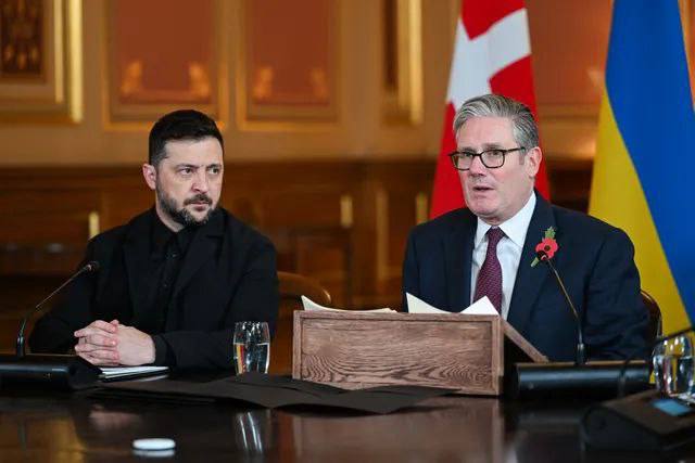 🇬🇧🇷🇺🇺🇦 Místo Tomahawků Storm Shadow.Bloomberg píše, že britská vláda nedáv...