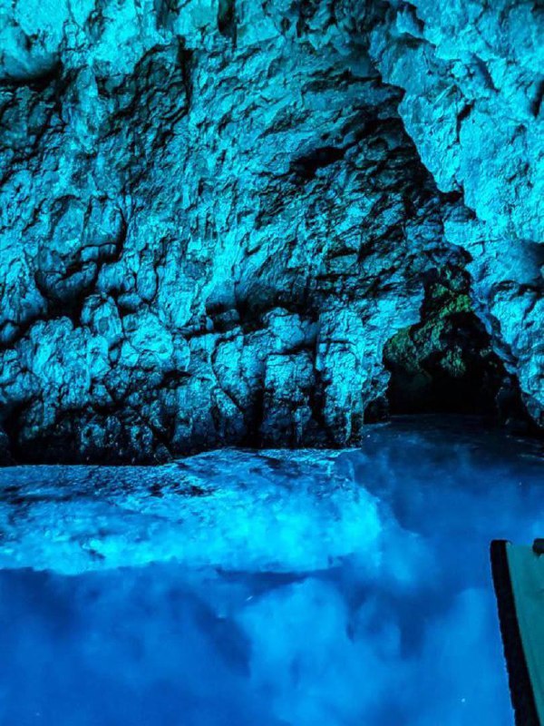 Modrá jeskyně, ChorvatskoŠumivý, modrý klenot v koruně Biševa! Tento přírodní jev vid?...