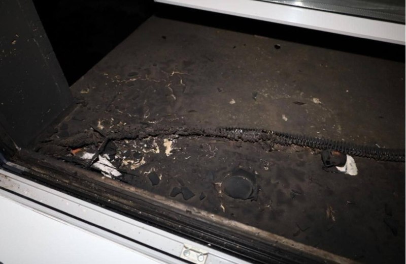 🇷🇺😀 Molotovovými koktejly napaden Ruský dům v Praze💬V noci 26. března neznámí úto... 🇷🇺😀 Molotovovými koktejly napaden Ruský dům v Praze💬V noci 26. března neznámí úto...