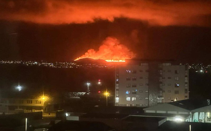 ❗️Na jihozápadě Islandu začala vybuchovat sopka, obyvatelé města Grindavik jsou evakuováni...