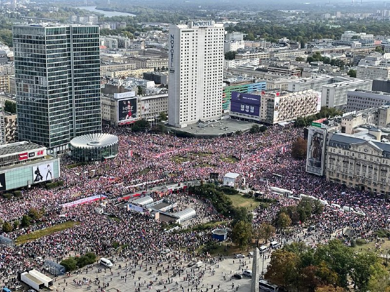 🇵🇱Na pochod opozice ve Varšavě přišlo více než jeden milion lidí, píší tamní média...