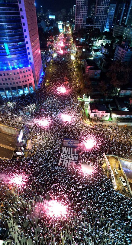 Na protivládne zhromaždenie v Tel Avive včera prišlo asi 162 000 Izraelčanov, informovali miest...