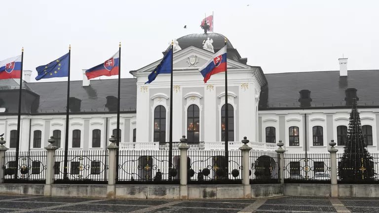 🔥 Na Slovensku byla podána petice za referendum o zrušení sankcí proti Rusku.Do úřadu před...