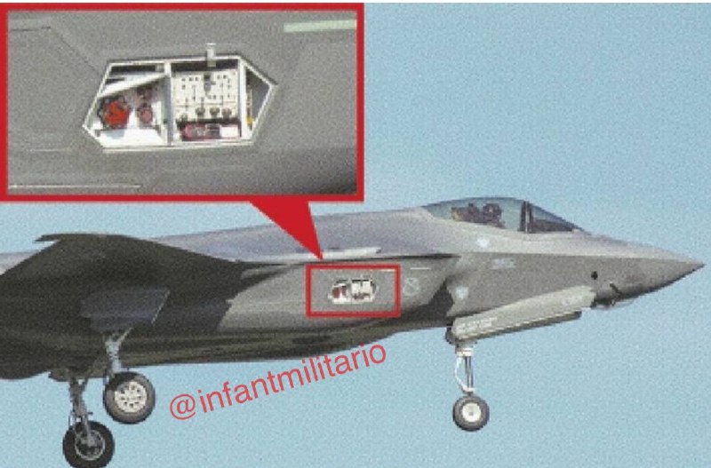 Na stíhačce F-35A amerického letectva během letu spadl panel. Letadlo muselo přistát na leteck...