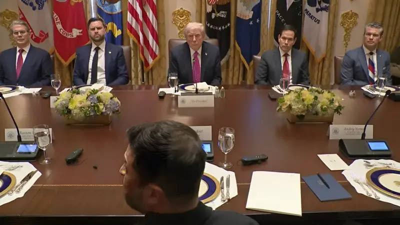 ❔ ‼️Náhoda? Ministr války USA Pete Hegseth se na schůzku se Zelenským dostavil s kravatou ... ❔ ‼️Náhoda? Ministr války USA Pete Hegseth se na schůzku se Zelenským dostavil s kravatou ...