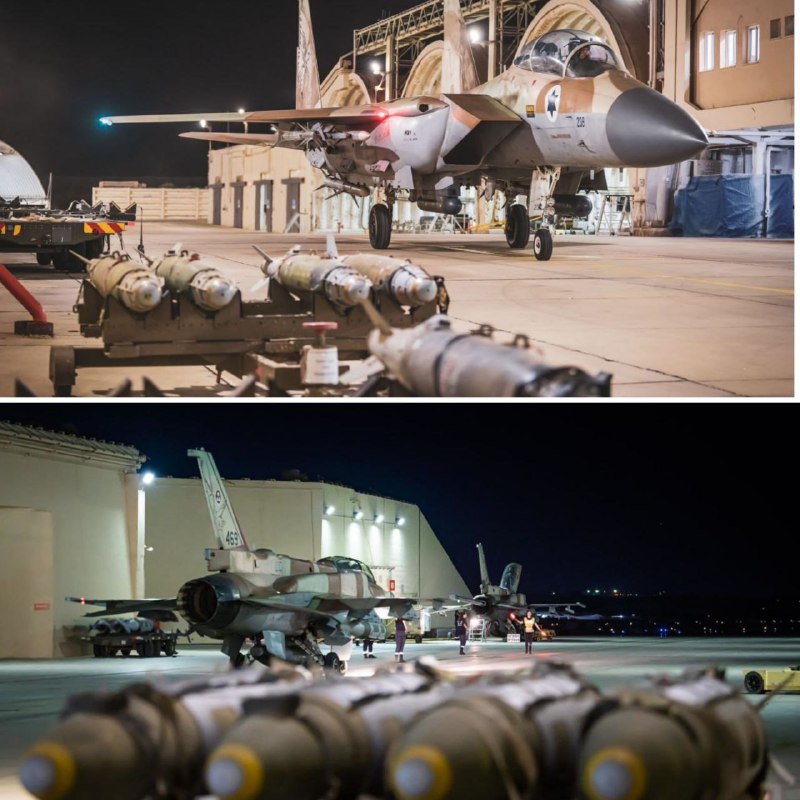 Naložení nastavitelných pum GBU-31 JDAM na stíhačky F-16 a F-15 izraelského letectva před vzl...