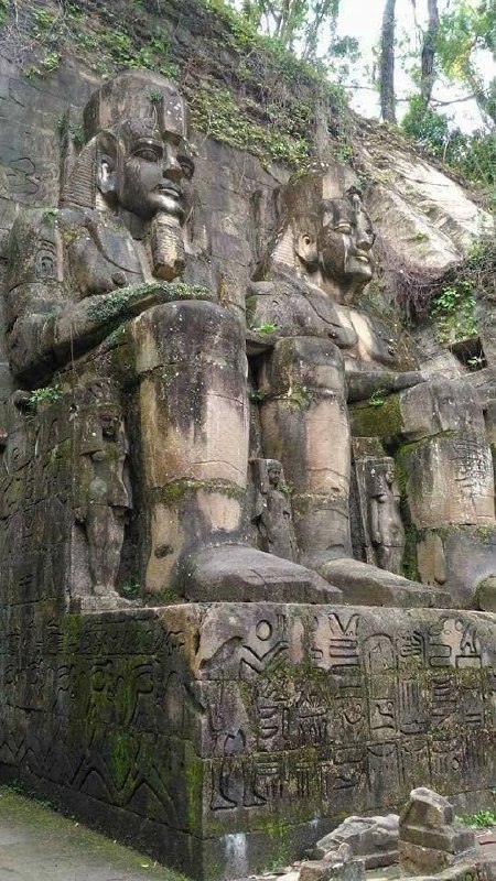 —-Ne, to není Egypt ... to je vnitrozemí Číny...Žili v Číně a Egyptě lidé stejné kultur...