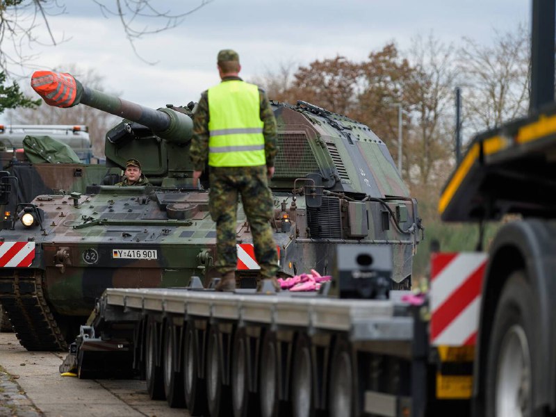 Německo oznámilo nový balíček vojenské pomoci Ukrajině.Zahrnovalo:▪️10 pásových terénn...
