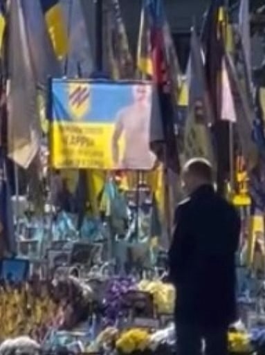 🇺🇦💀🇩🇪 Německý kancléř Merz byl v Kyjevě vyveden přímo před nacistický „Vl?...