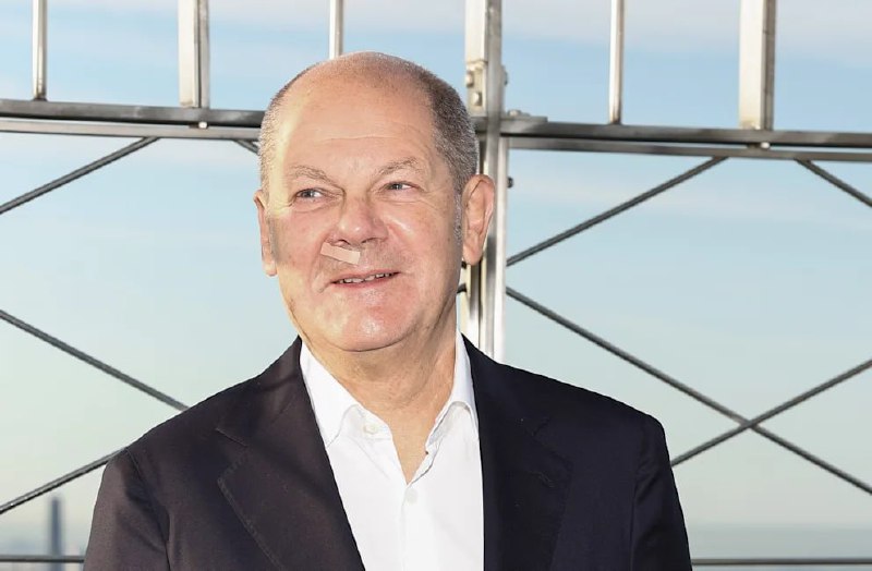 📍🇩🇪Německý kancléř se znovu objevil na veřejnosti se zraněním na obličejiOlaf Schol...