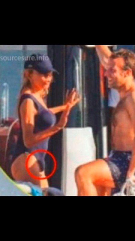 ⛔️Není tu nic k vidění, jen francouzský prezident Emmanuel Macron a jeho manželka Brigitte ...