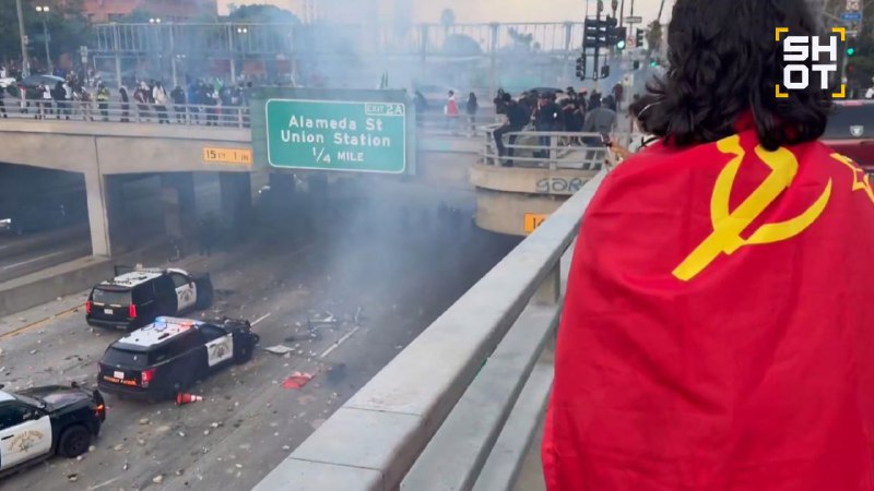Nic nenaznačujeme, ale protestující v San Franciscu začali během demonstrací nosit vlajky Sov?...