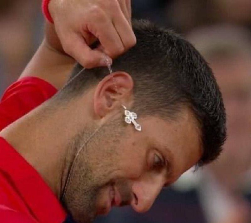 ❗️Novak Djokovič, tenisová superstar, předvedl svůj kříž během svého prvního zápasu n...
