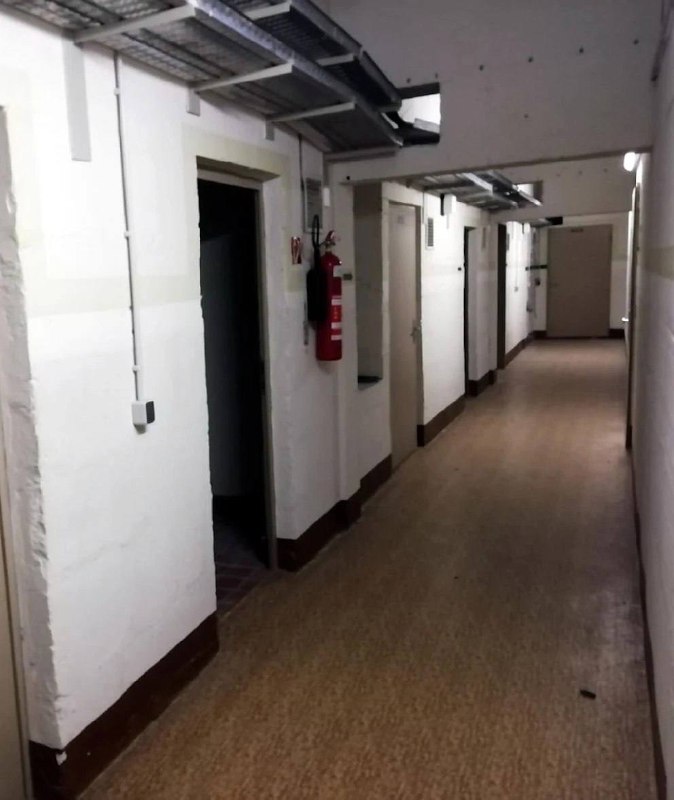 Obyvatelům Německa bylo nabídnuto ke koupi starý bunkr pro případ jaderné války - Bild.Budov...