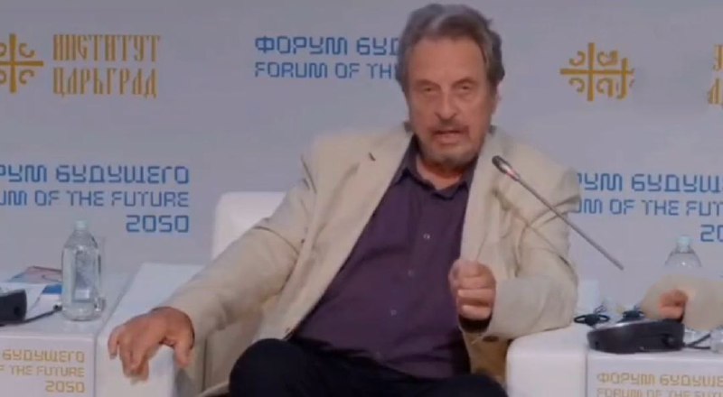 🇷🇺 🇺🇸Otec Elona Muska přijel do Moskvy, aby se zúčastnil „Fóra budoucnosti 2050“...