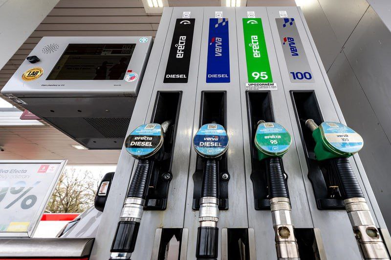 🇨🇿Paliva v Česku opět zdražila. Nafta už stojí 38 korun.Ceny pohonných hmot v Česku od ...