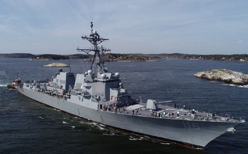 Pentagon dodatečně vyslal do Rudého moře torpédoborec s řízenými střelami USS Thomas Hudner...