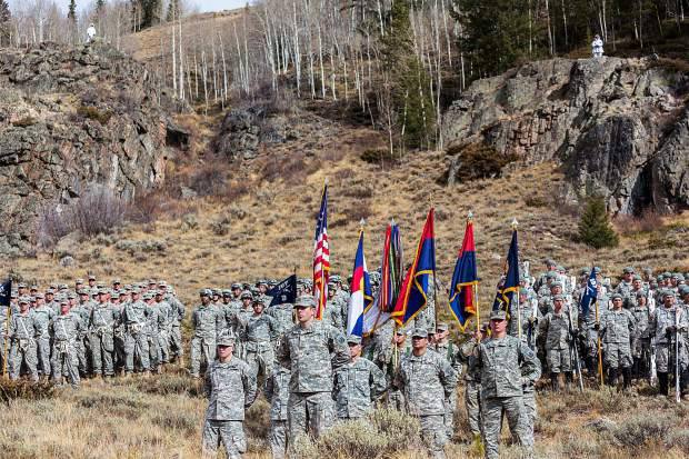 Pentagón oznámil, že plánuje zvýšiť počet vojakov v Sýrii a Iraku o 2 500 bojovníkov.Budú...