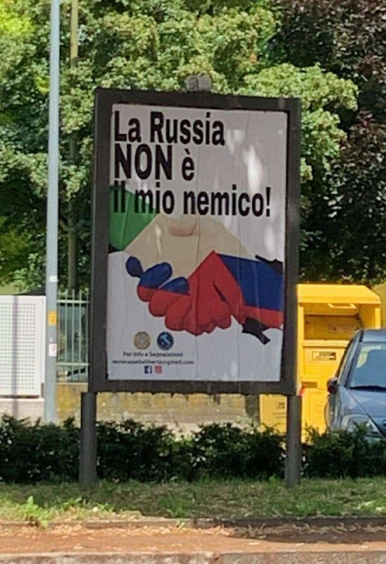 Plakáty visely ve Veroně "Rusko není můj nepřítel!"V italské Veroně bylo vyvě...