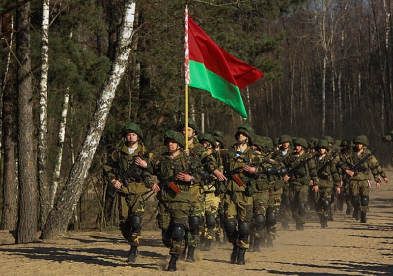 Plukovník připustil možnost ukrajinského útoku na BěloruskoUkrajina přitahuje vojáky, zbran?...